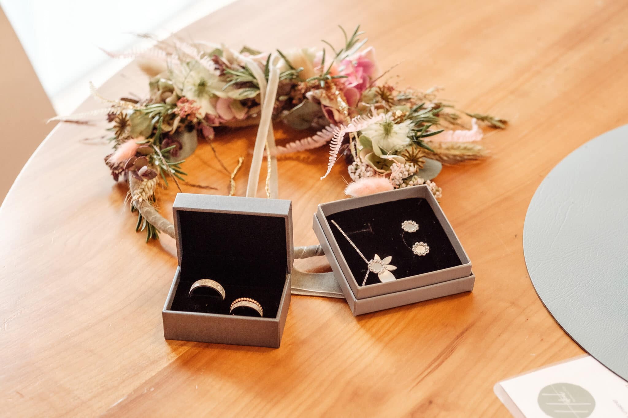 Eheringe und Ringkranz Eheringe und Ringkranz