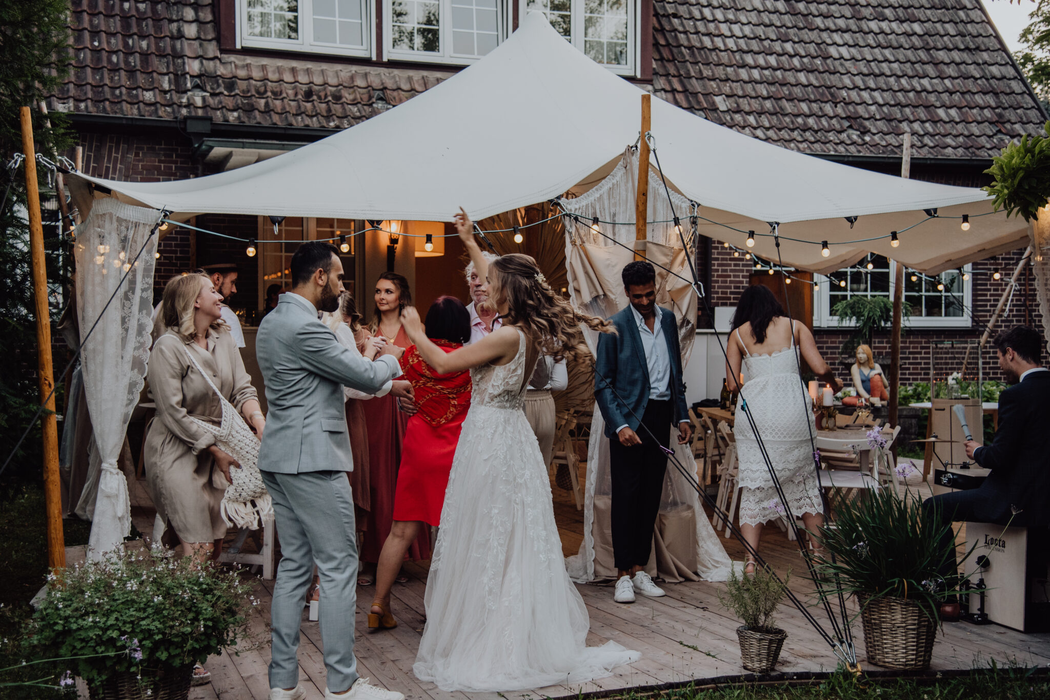 Hochzeitstanz im Garten Hochzeitstanz im Garten