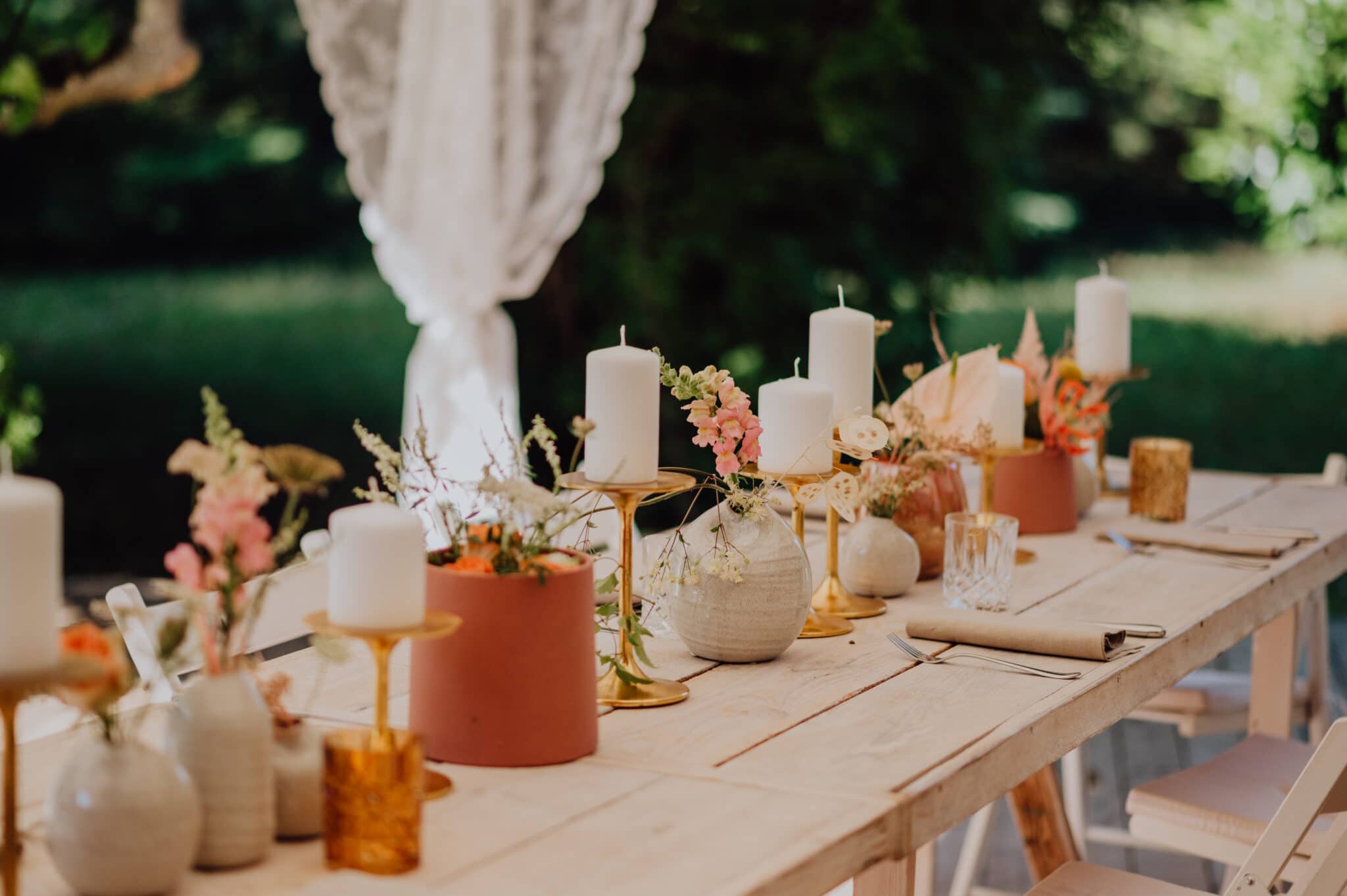Tischdekoration für die Gartenhochzeit Tischdekoration für die Gartenhochzeit