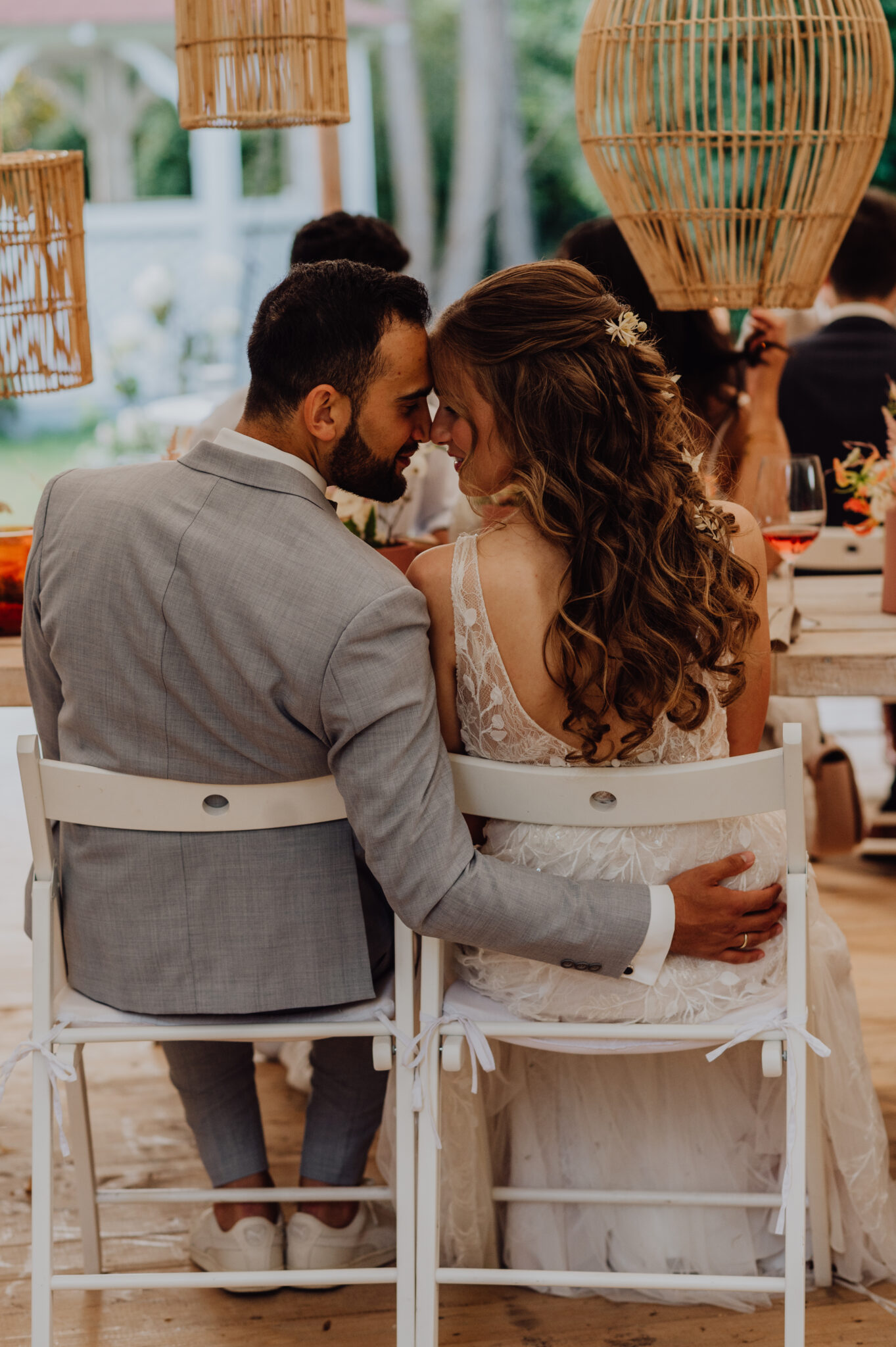 romantische, kleine Gartenhochzeit mit Freunden romantische, kleine Gartenhochzeit mit Freunden